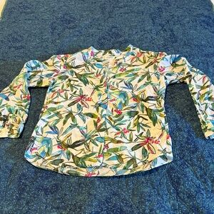 Hartford Alternative Classics 1979. Beautiful 
Leaf/Flower Patterned Blouse